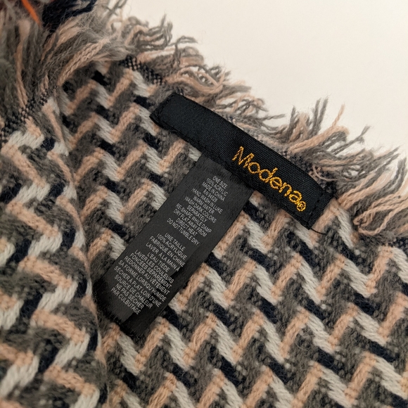 MODENA Knit Blanket Scarf - Picture 2 of 6